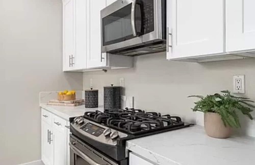 Temecula House | Lake House 10 Minutes to Award Winning Wineries in Temecula Wine Country