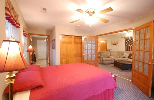 Boone County Cottage | 2 Bedroom Woodsy Cottage with private outdoor area and wifi.