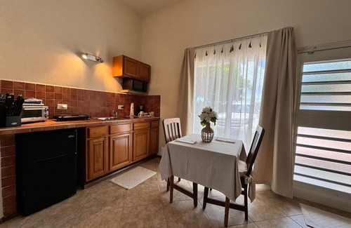 Cay Bay Hill Apartment | View Point Grand Studio: Cozy, Ocean Views, Gentle Breezes, Backup Benerator