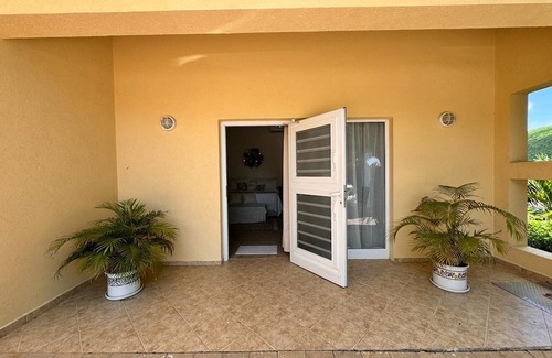 Cay Bay Hill Apartment | View Point Grand Studio: Cozy, Ocean Views, Gentle Breezes, Backup Benerator