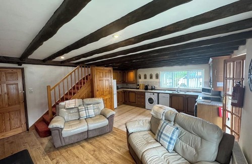 Camelford House | Haycombe Cottage at Haycombe Farm Livery Sleeps 6