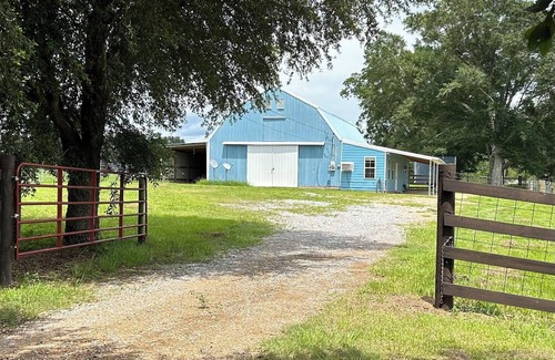 Perkinston House | Charming barn apartment located at Stonnington Farm in Perkinston.