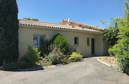 Saint-Elix-le-Chateau House | An eco-friendly family home with private pool