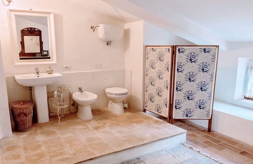 San Brizio Villa | Sleeps 12 - amazing scenery all around - exc villa, pool + grounds - pool house