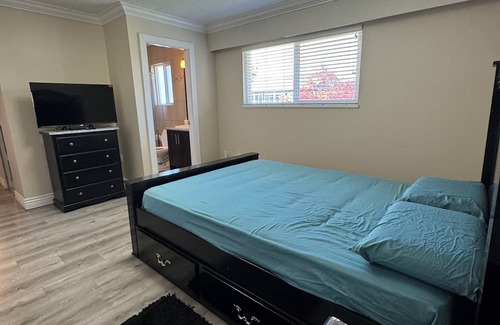 Richmond House | Private bedroom with AC,Private washroom,close to YVR airport-Cambie Palace