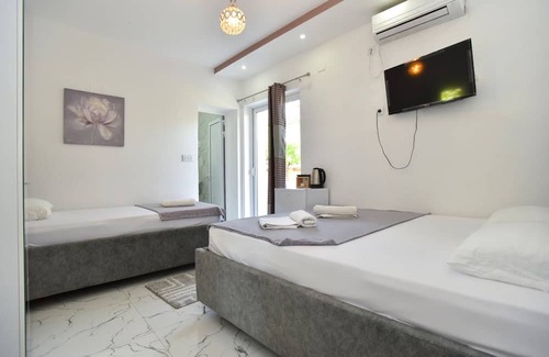 Gjerana Apartment | Studio w Balcony 6 min to Beach in Montenegro