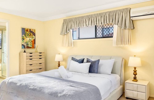 Stretton House | 5 BR family house close to Highway and mall