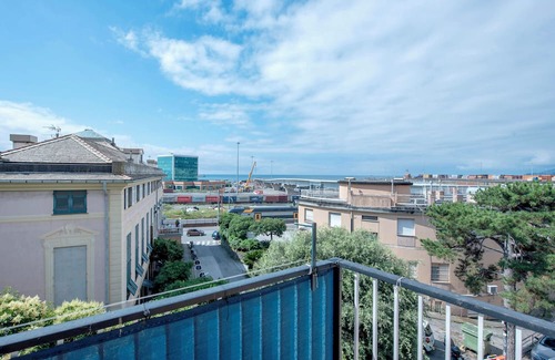 Pra' Apartment | Apartment 'Palmaro' with Balcony and Air Conditioning