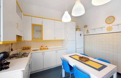 Pra' Apartment | Apartment 'Palmaro' with Balcony and Air Conditioning