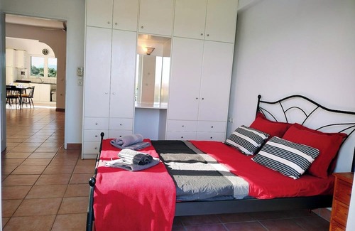 Raftis House | Spacious retreat with superb views and sucluded garden, 10 mins drive to beach.