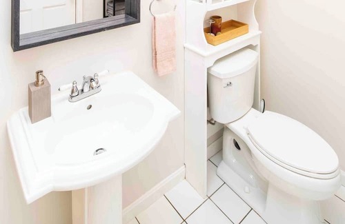 Pomona Cabin | This cabin is a 5 bedroom(s), 3 bathrooms, located in Pomona, IL.