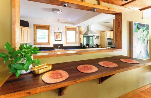 Pomona Cabin | This cabin is a 5 bedroom(s), 3 bathrooms, located in Pomona, IL.