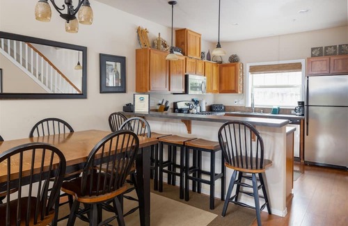 Government Camp Ski Chalet | Chalet 90 at the Official Collins Lake Resort