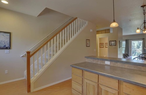 Government Camp Ski Chalet | Chalet 90 at the Official Collins Lake Resort