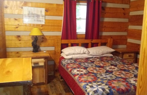Newport Cabin | 2 bedroom loft cabin ,pool table ,fireplace ,hotub ,dishwasher,garbage disposal