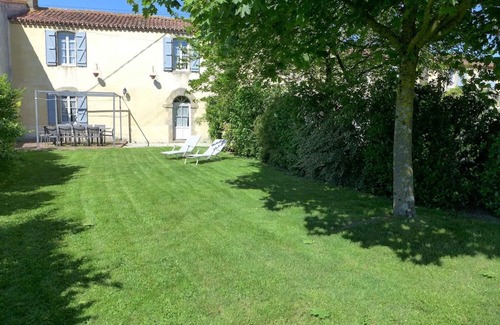Beaurepaire House | Holiday Home 'Gîte Les Castilles Près Puy Du Fou' with Shared Pool, Private Terrace and Wi-Fi