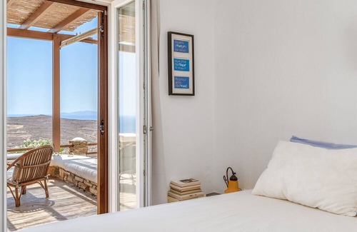 Agios Ioannis House | Holiday Home 'Aegean'stop View' with Sea View, Private Garden and Wi-Fi