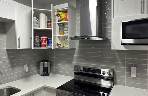 Evanston House | A Clean One Bedroom Seconday Suite