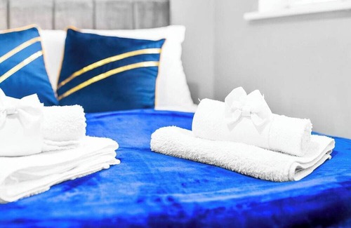 Castle Bromwich House | 3 Bed Family House Solihull - By Airport - NEC