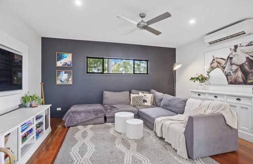 Mudgeeraba House | Summerhill House is a family home nestled amongst the trees with epic hinterland sunset views