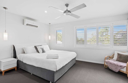 Mudgeeraba House | Summerhill House is a family home nestled amongst the trees with epic hinterland sunset views