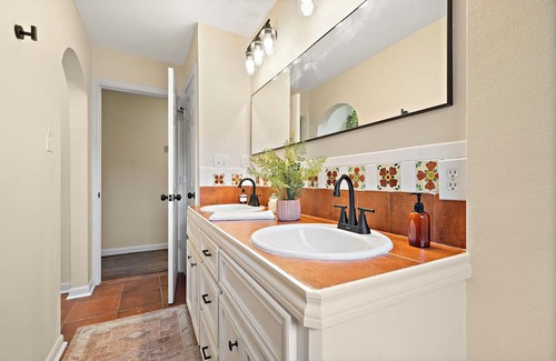 Shoreacres House | Charming La Porte Retreat with Outdoor Living Space