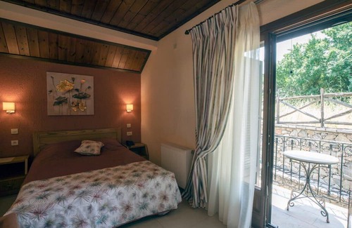 Eptalofos Condo | Eptalofos Guesthouse - Cozy Double Suite with Balcony