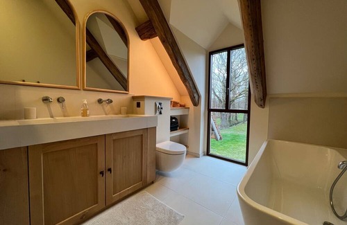 Neung-sur-Beuvron House | Superbe Propriété, 10 Couchages, 6 Chambres, Piscine, vue sur Étang