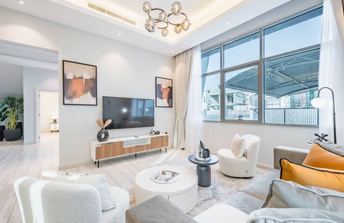 Dubai Villa | Luxurious 8BR Villa with Assistant Room at Jumeirah Park by Deluxe Holiday Homes