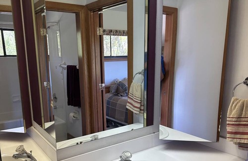 Tavares Cottage | Cottage On Private Estate - Central Florida Gorgeous Sunsets-Privacy-Convenient