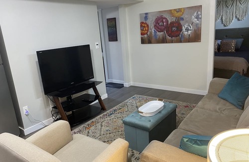 Prince George House | Charming 2BDR Suite near CN Center