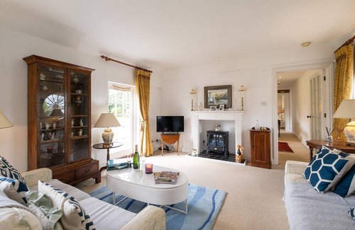 Ingatestone Cottage | Spilfeathers Cottage - sleeps 3 guests in 2 bedrooms