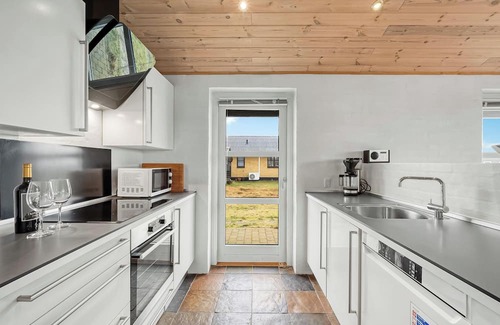 Nørre Lyngvig Cottage | 4 bedroom accommodation in Hvide Sande