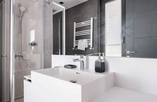 Kagithane Apartment | Diana - 3BD Fantastic Central Flat w Parking & Gym