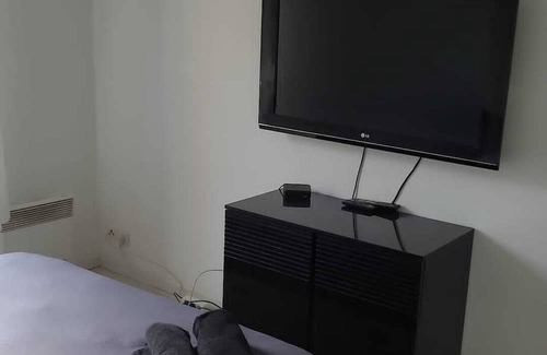 Vitry-sur-Seine Apartment | Duplex Plein Pieds Avec Jardin et Terrasse au Pied du Tramway à 10 min de Paris