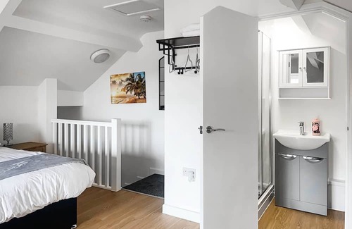 Blackwood Cottage | Discover The Highmead; Where urban excitement meets rural serenity in picturesque Blackwood, just mo