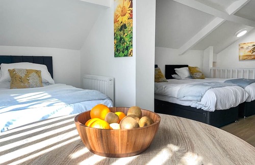 Blackwood Cottage | Discover The Highmead; Where urban excitement meets rural serenity in picturesque Blackwood, just mo