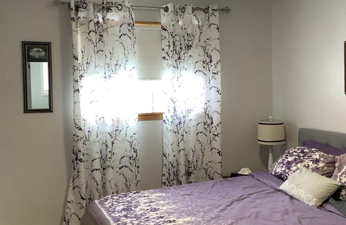 Central Hainesville House | Private 3 bedroom rural property with pond 5 minutes to Crabbe Mountain skiing.