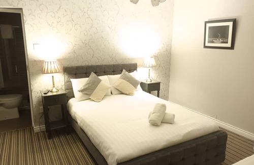 Dundalk House | Keernaun Guesthouse