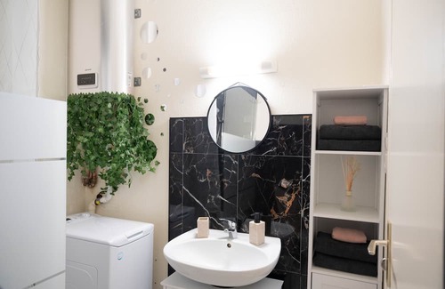 Lingolsheim Apartment | Lélégant - Spacieux T2 de 52m2 - 10 min Aéroport Strasbourg - Parking Privé