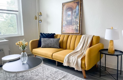 Corryville Apartment | Sleepover: Luxurious 1BD/1BA + Gym - Cincinnati