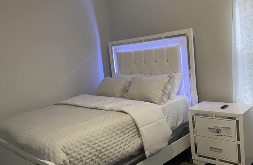 Lower Vailsburg Apartment | BFL Cozy Entire 3 Bedroom & 2 Bathroom