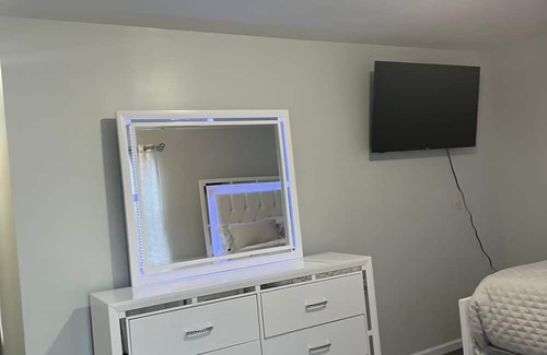 Lower Vailsburg Apartment | BFL Cozy Entire 3 Bedroom & 2 Bathroom