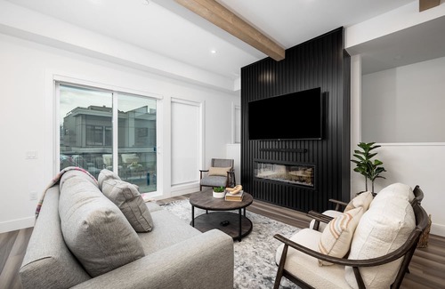 Central Okanagan House | Waterfront, Rftp Patio & Hottub
