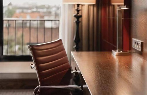The Hague Center House | Where Comfort Meets Adventure! 2 Relaxing Units, Pet-friendly Property!