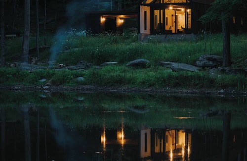 Thompson Ridge Cabin | The Pond House - An award winning, modern cabin within the Catskills forest.
