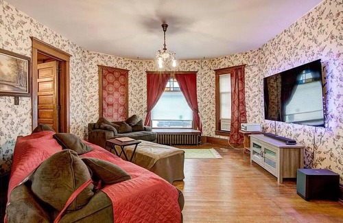 Eau Claire House | Victorian Beauty with Four Beds, Wi-Fi, Smart TVs, and a Great Yard.