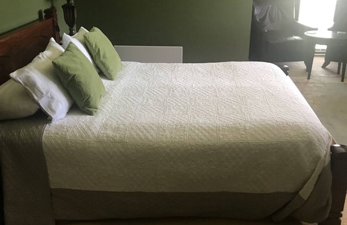 Robertson Bed & Breakfast | Greengate bed and breakfast green room