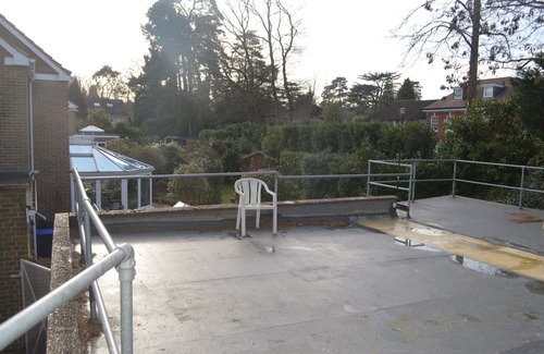 Weybridge House | Weybridge shared house in very upmarket area where celebs live.