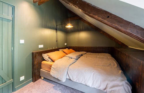 Locmalo House | Holiday Home 'La Grande Maison' with Shared Terrace and Wi-Fi